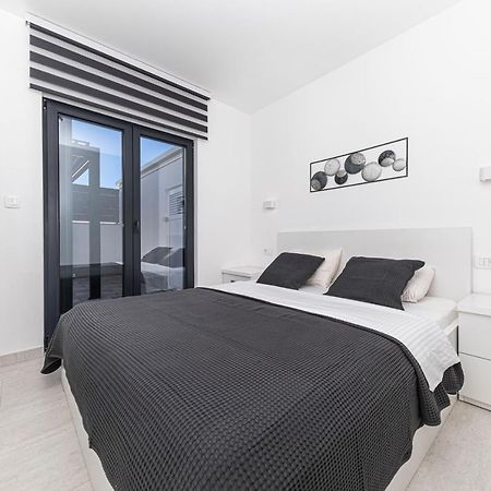 Luxury Apartment Pia With Swimming Pool And Grill Трогир Экстерьер фото