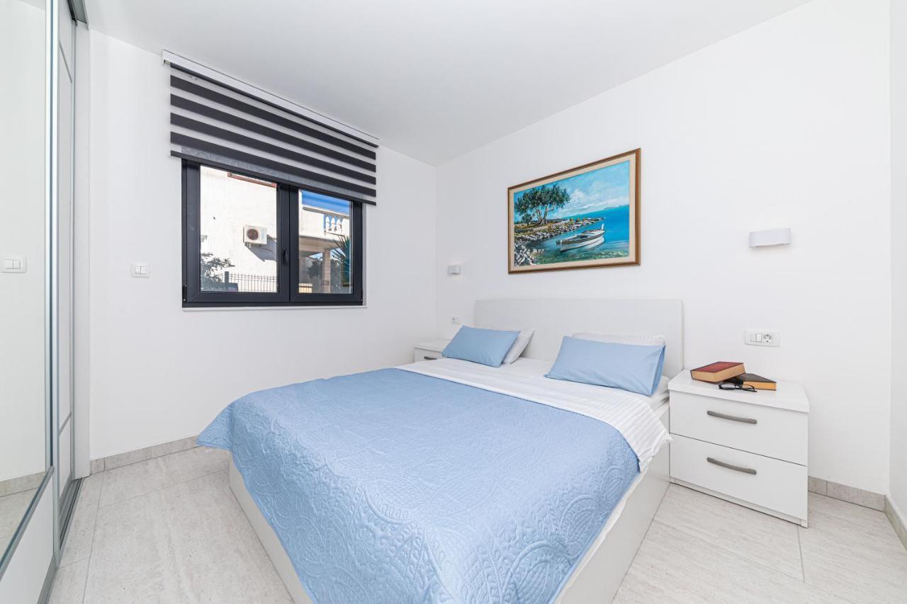 Luxury Apartment Pia With Swimming Pool And Grill Трогир Экстерьер фото