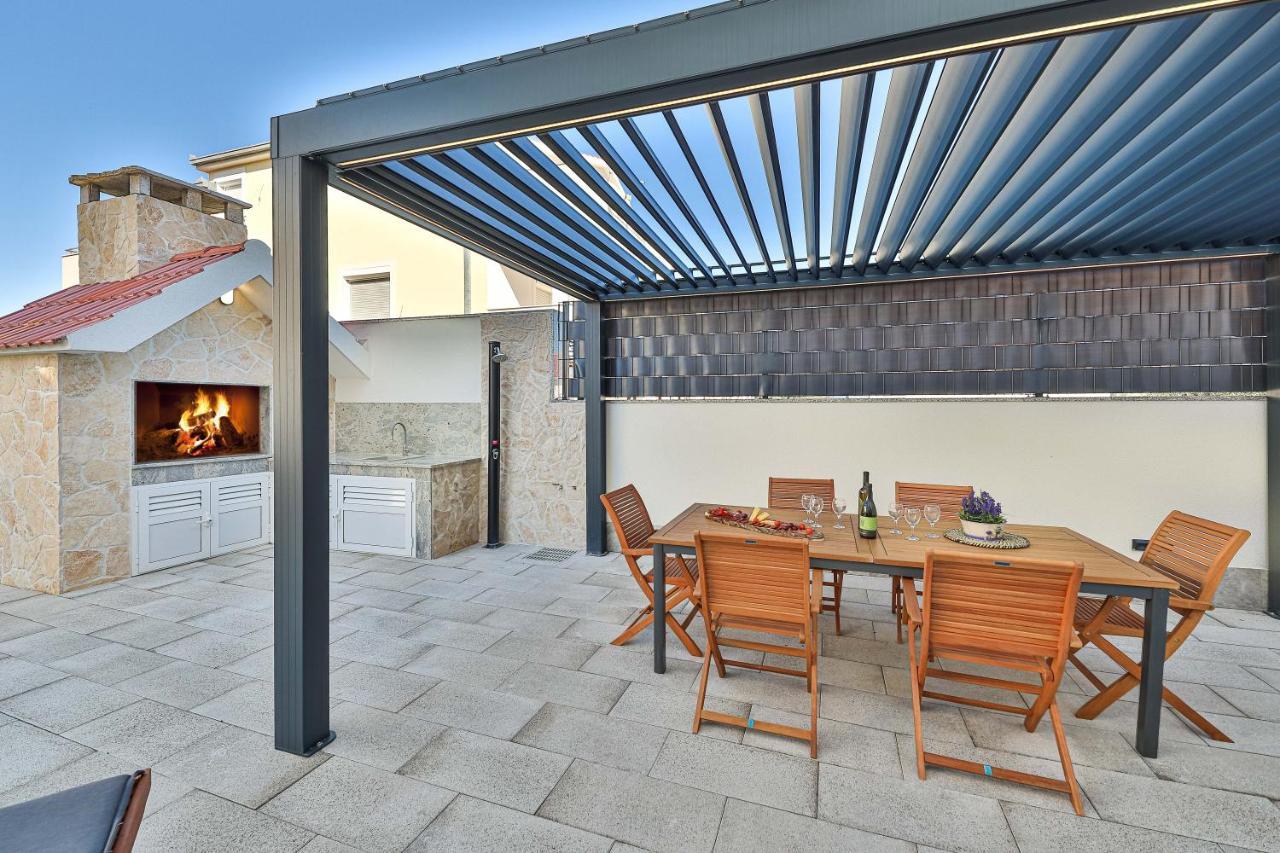 Luxury Apartment Pia With Swimming Pool And Grill Трогир Экстерьер фото