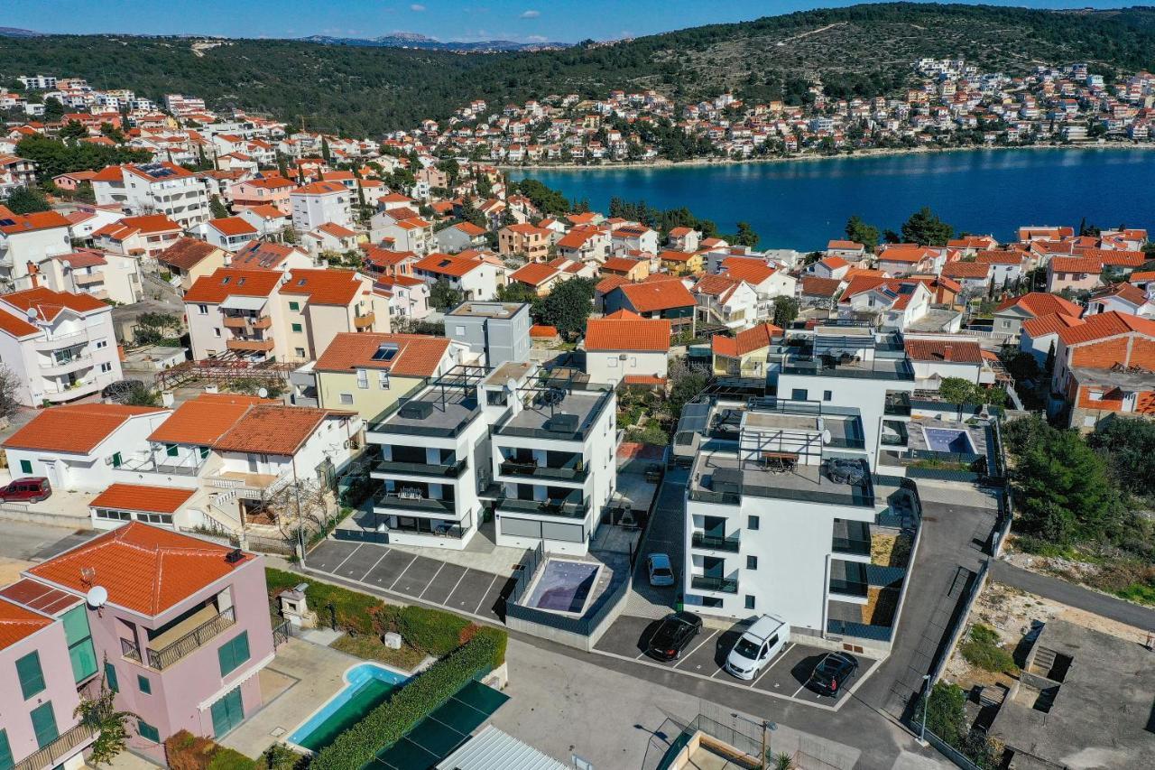 Luxury Apartment Pia With Swimming Pool And Grill Трогир Экстерьер фото