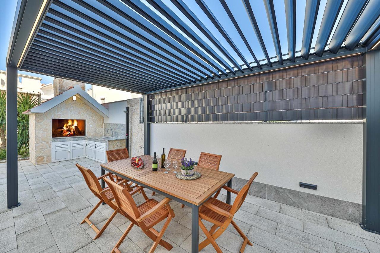 Luxury Apartment Pia With Swimming Pool And Grill Трогир Экстерьер фото
